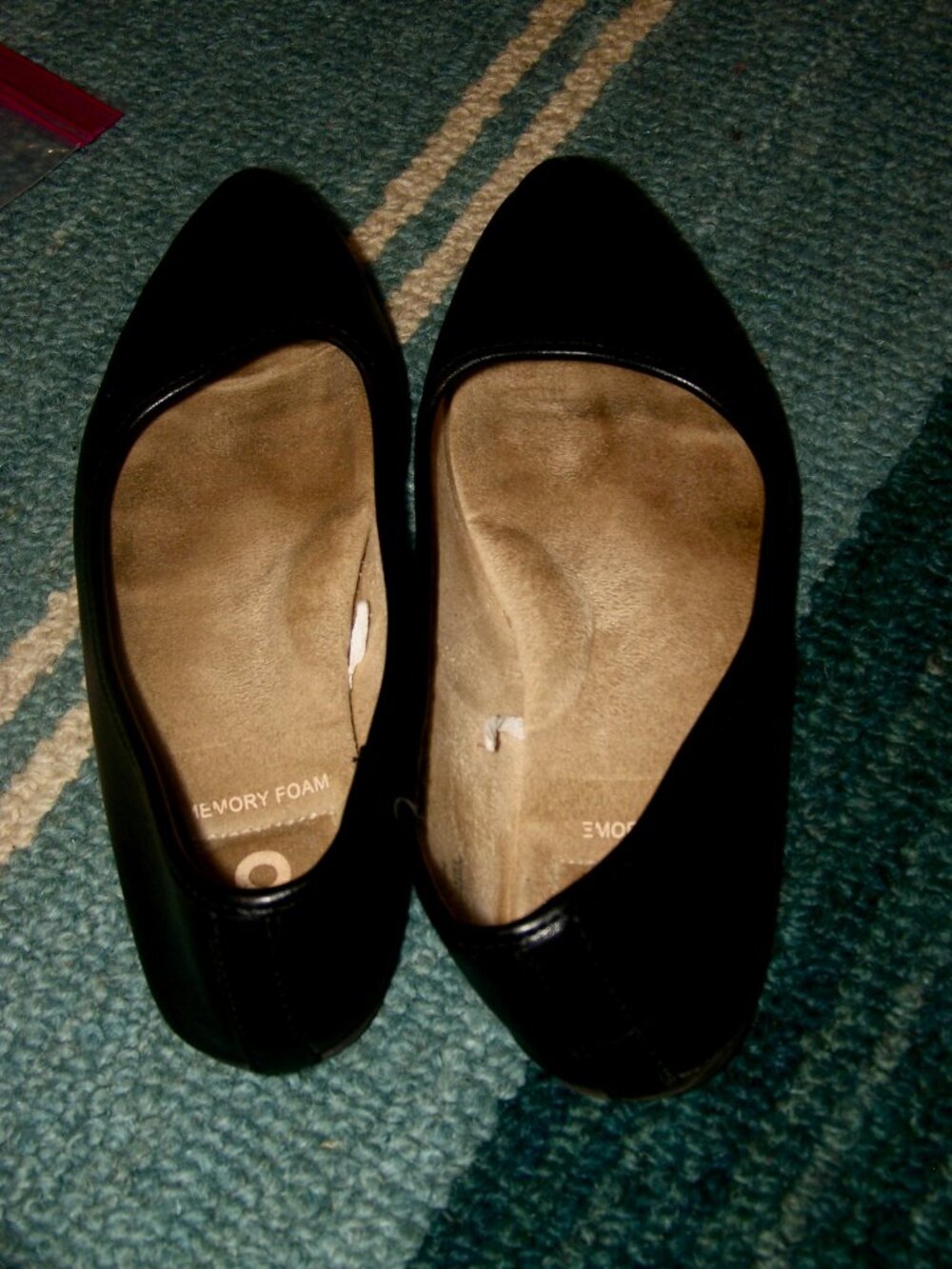Woman's So Flats Black memory foam size 7 used very worn - Picture 2 of 11